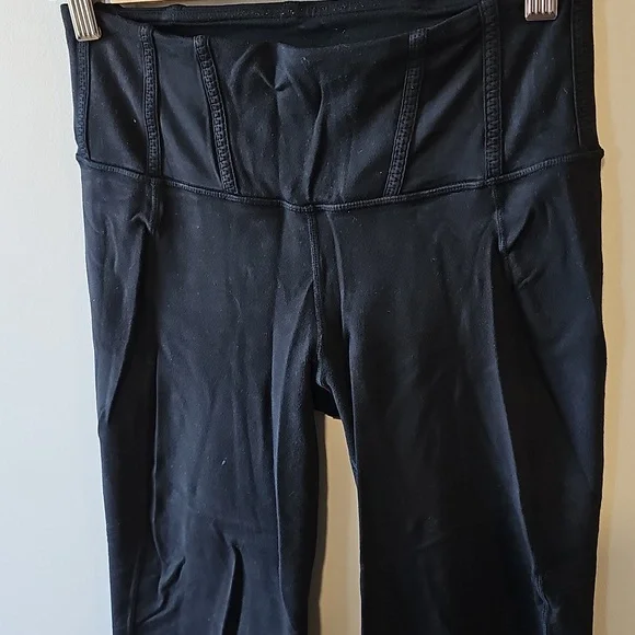 Lululemon Athletica Size 6 Black Cropped Leggings - Picture 2 of 5